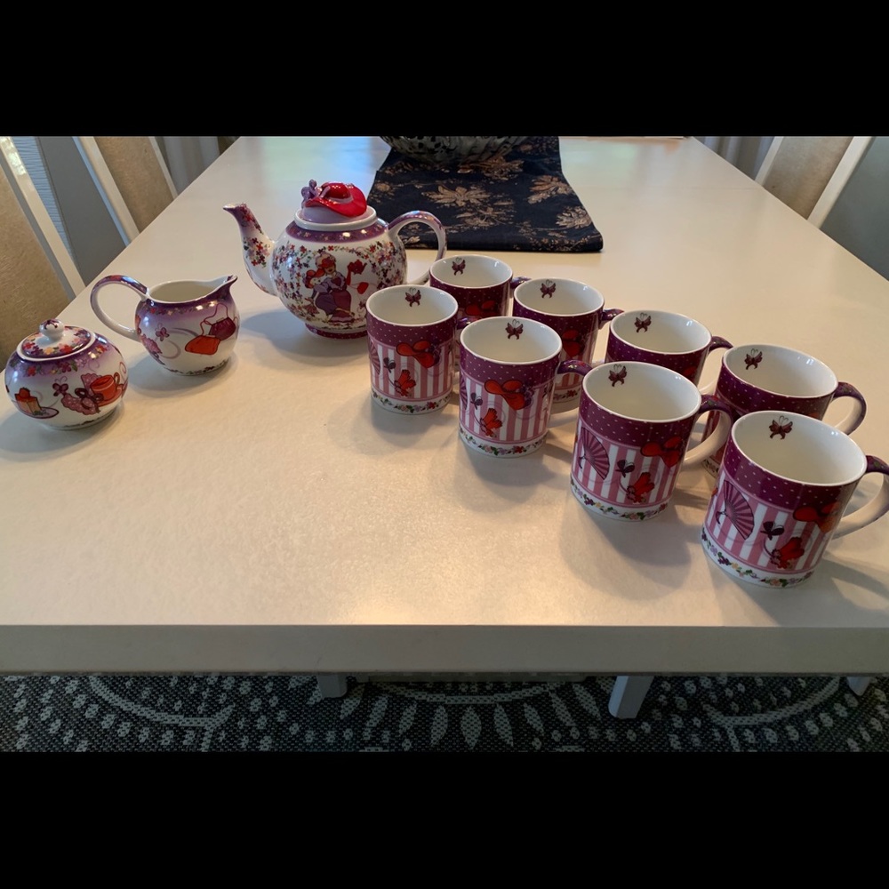 “Tea Time” - Red Hat Society (Cardew design 2004)